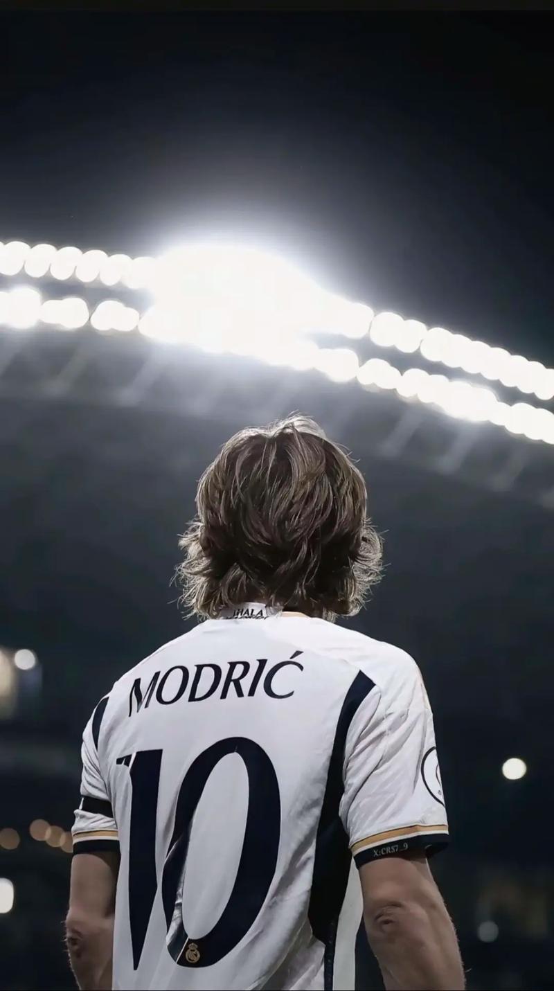 威少成为历史上连续3场砍25分+5板+5助年纪最大的控卫