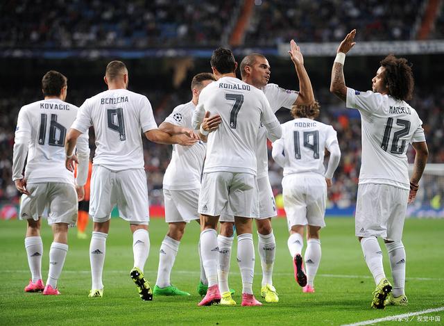 罗马诺：拜仁已经在考虑为伦纳特-卡尔再提供一份新合同