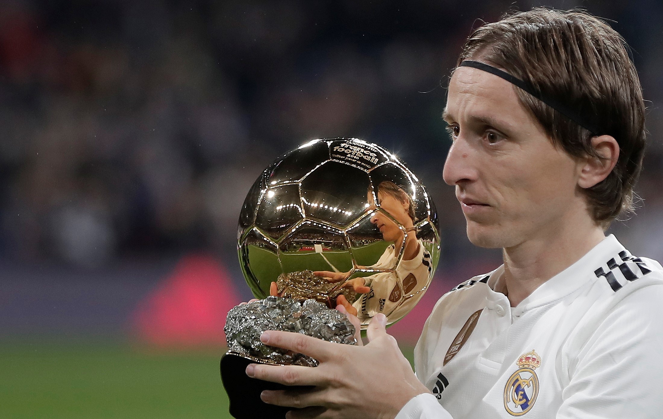 记者：凯恩正在游说英格兰队友格伊，希望他加盟拜仁