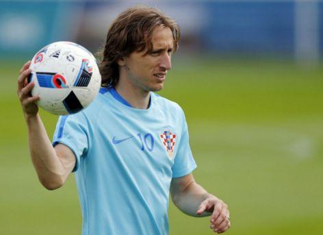 33岁内马尔爆发！17分钟戴帽救赎！3场轰5球1助，冲击明年世界杯