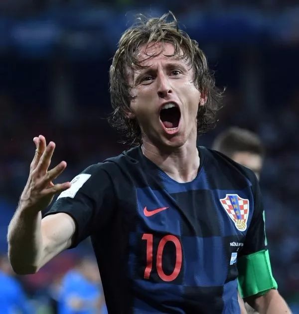 侯森：真不想看到一次次从门里捡球了；我们离不了球迷的支持