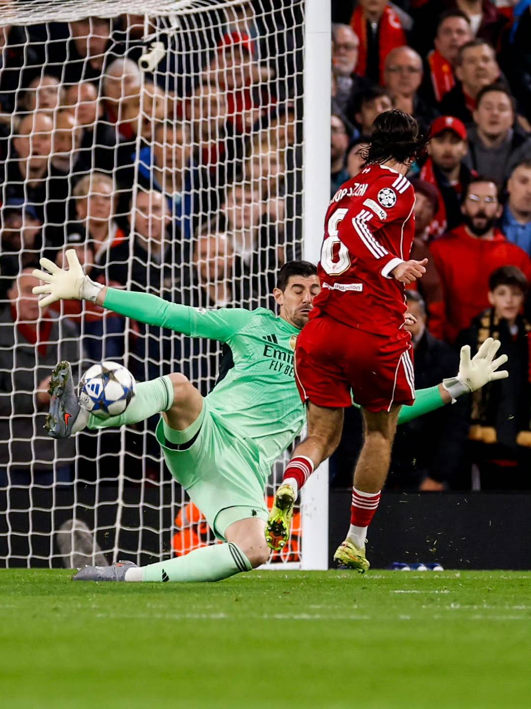 博洛尼亚vs克雷莫内塞：奥尔索利尼、胡安-米兰达首发，瓦尔迪、奥代罗出战